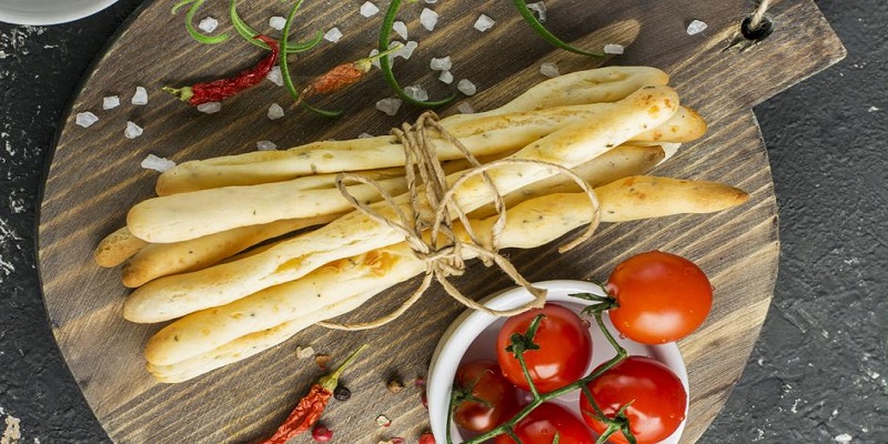 Domaći grisini s maslinovim uljem i mediteranskim biljem